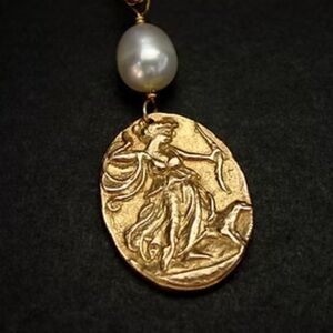 Gold Artemis Pendant necklace  with Pearl Accent
